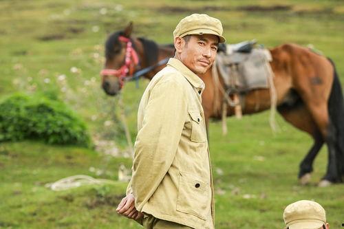 大牧歌杨柳个人资料,才华横溢的年轻歌手，音乐之路璀璨星光